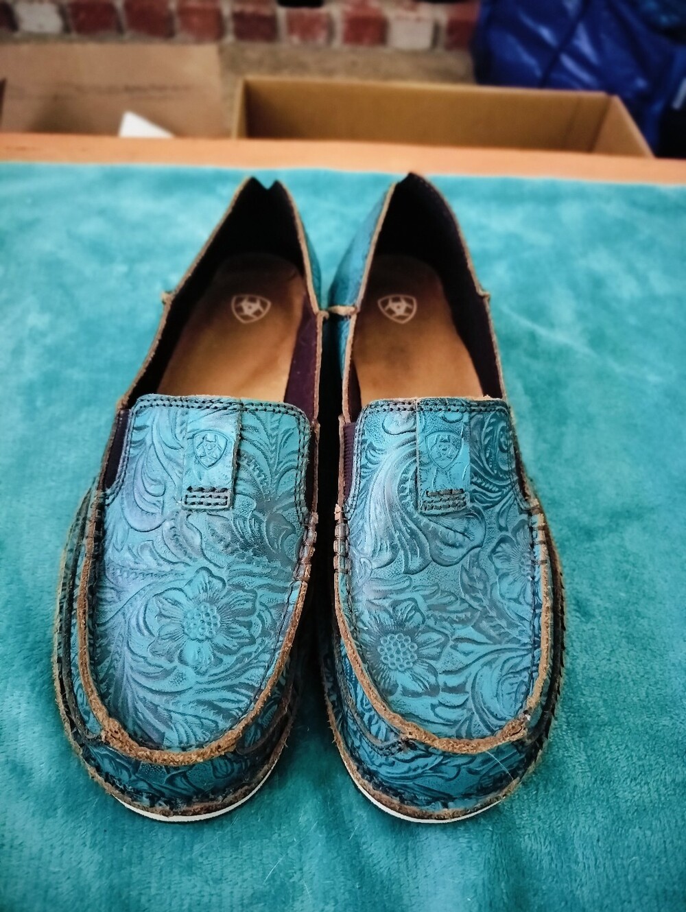 Ariat Cruiser Tooled Turquoise Leather Slip-On Shoes Size 9-9.5